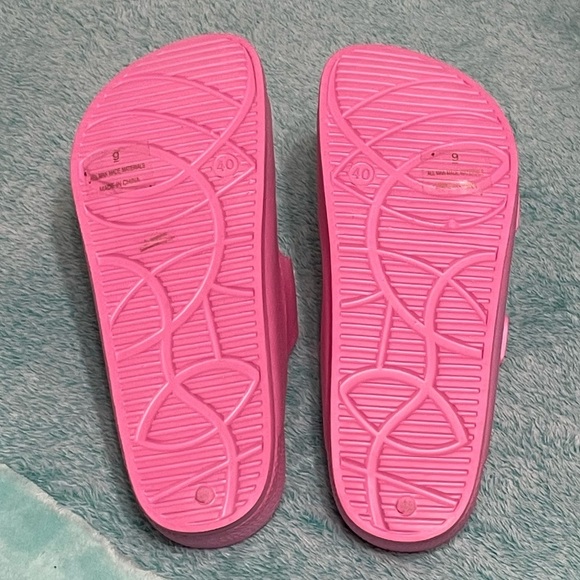 Pink rubber two strap slide sandals size 9 - Picture 5 of 7